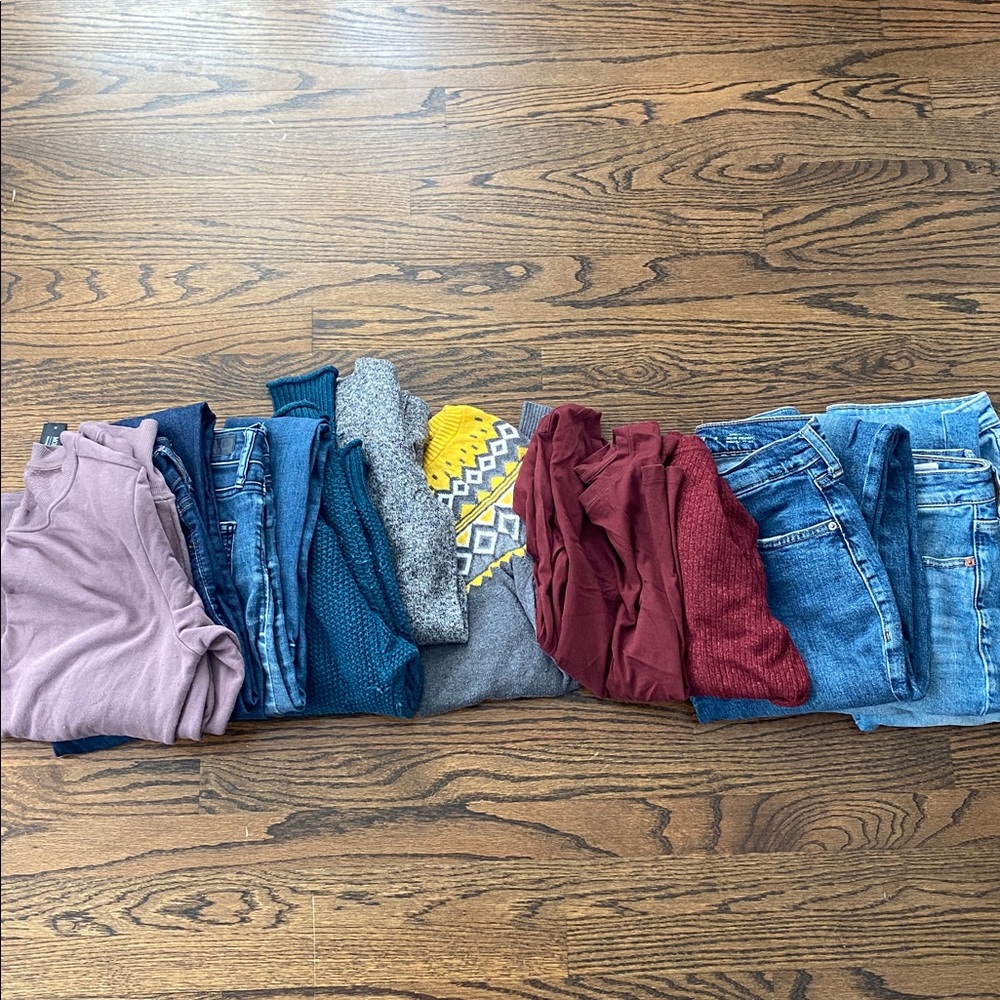 Clothes Lot Set Straight Leg Jeans and Sweaters Women size 0-4